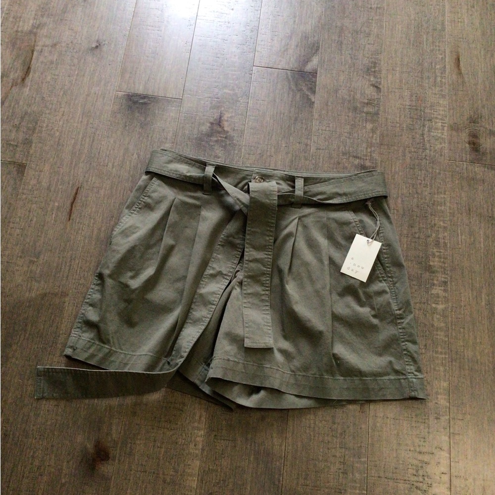 NWT a new day green shorts